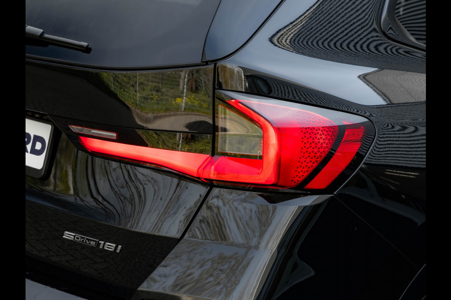 BMW X1 sDrive18i M-Sport Pro - Pano - Memoryzetel - Trekhaak - ACC - Head-Up - Harman Kardon