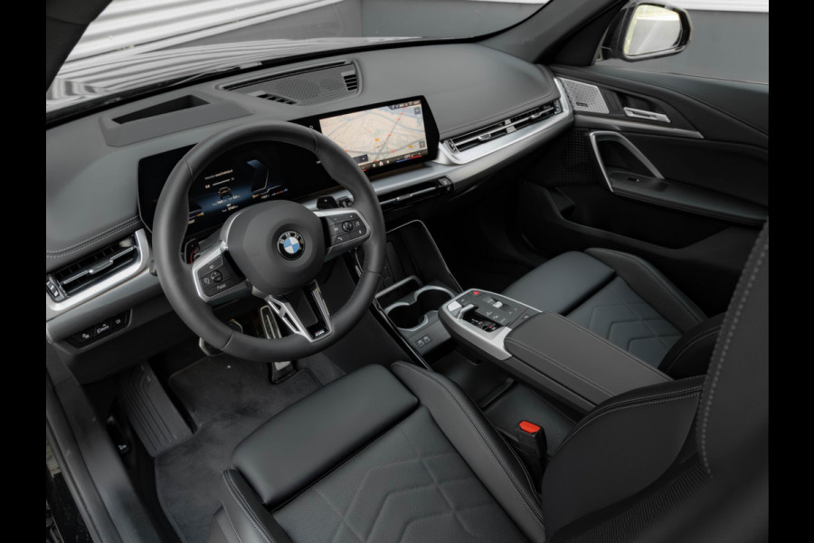 BMW X1 sDrive18i M-Sport Pro - Pano - Memoryzetel - Trekhaak - ACC - Head-Up - Harman Kardon