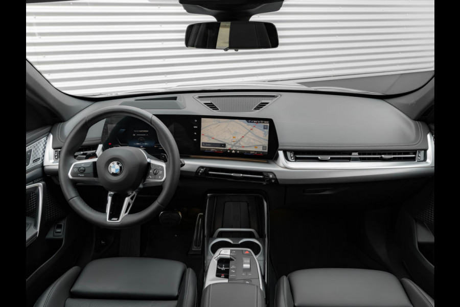BMW X1 sDrive18i M-Sport Pro - Pano - Memoryzetel - Trekhaak - ACC - Head-Up - Harman Kardon