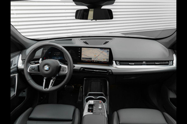 BMW X1 sDrive18i M-Sport Pro - Pano - Memoryzetel - Trekhaak - ACC - Head-Up - Harman Kardon
