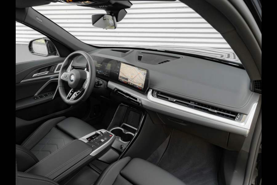 BMW X1 sDrive18i M-Sport Pro - Pano - Memoryzetel - Trekhaak - ACC - Head-Up - Harman Kardon