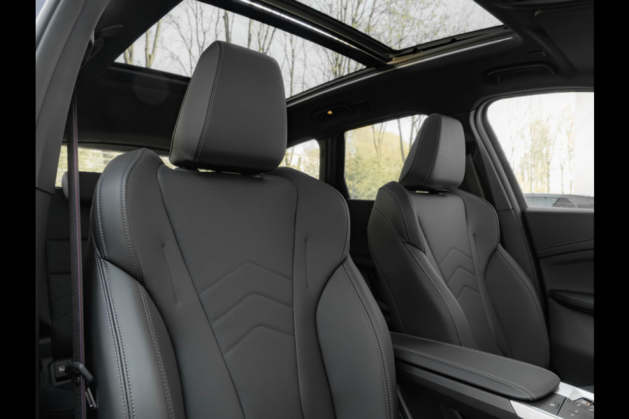 BMW X1 sDrive18i M-Sport Pro - Pano - Memoryzetel - Trekhaak - ACC - Head-Up - Harman Kardon