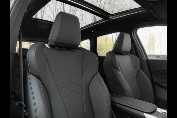 BMW X1 sDrive18i M-Sport Pro - Pano - Memoryzetel - Trekhaak - ACC - Head-Up - Harman Kardon