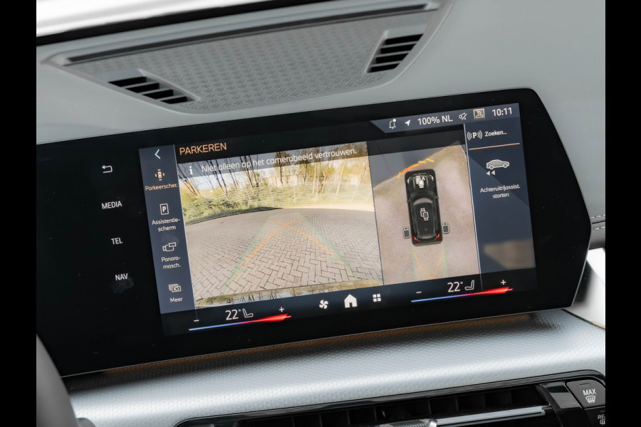 BMW X1 sDrive18i M-Sport Pro - Pano - Memoryzetel - Trekhaak - ACC - Head-Up - Harman Kardon