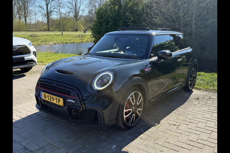 MINI 3-deurs 2.0 John Cooper Works Essential | 231pk | Harman kardon | Leder | Panoramadak | Stuur & Stoelverwarming | Head-Up | Parkeersensoren |  Full Options.