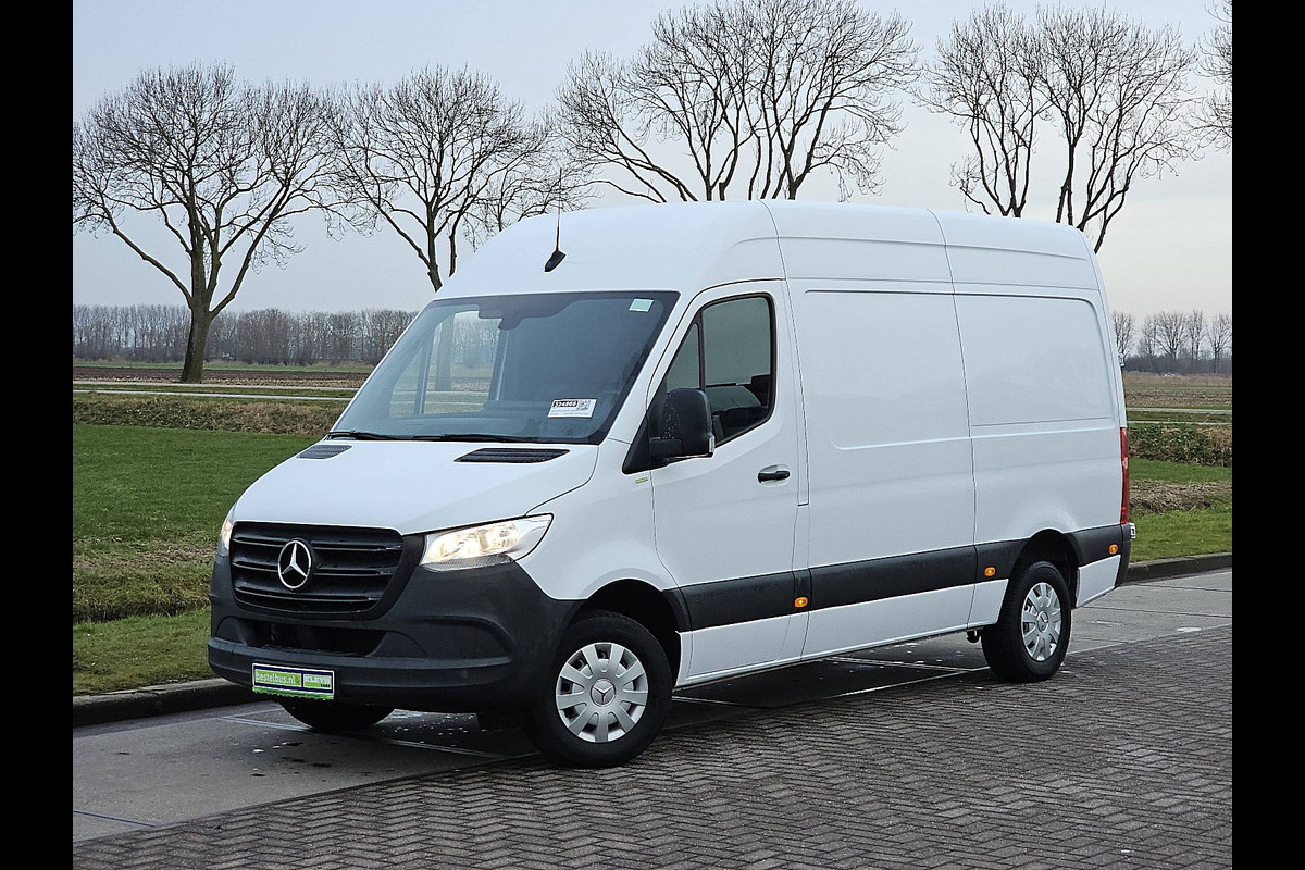 Mercedes-Benz Sprinter 317 L2H2 RWD 170pk Mbux Camera Leer Airco Euro6