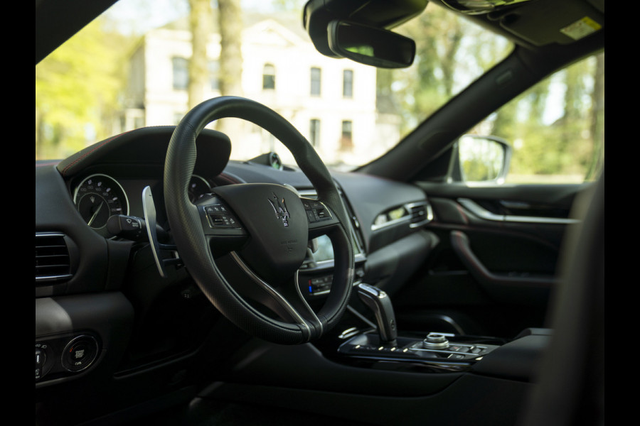Maserati Levante 3.0 V6 S AWD 430pk GranSport Facelift | Pano-dak | 21 inch | Harman/Kardon | 360 camera