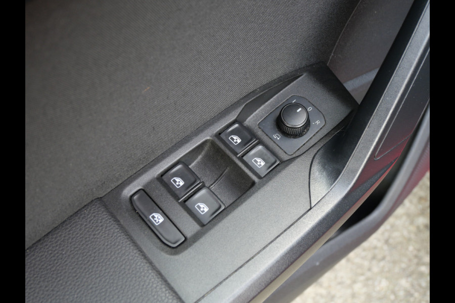 Seat Ibiza 1.0 TSI FR BUSINESS INTENSE | A.C.C | CARPLAY | CAMERA | 116 PK | NIEUWE APK!!