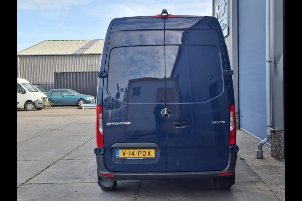 Mercedes-Benz Sprinter 311 2.2 CDI L2H2 - WDB9106331P133346 poetsen en foto’s maken