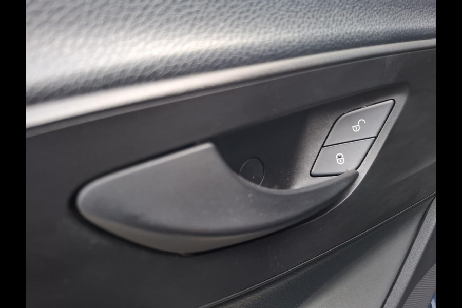 Mercedes-Benz Sprinter 311 2.2 CDI L2H2 - WDB9106331P133346 poetsen en foto’s maken