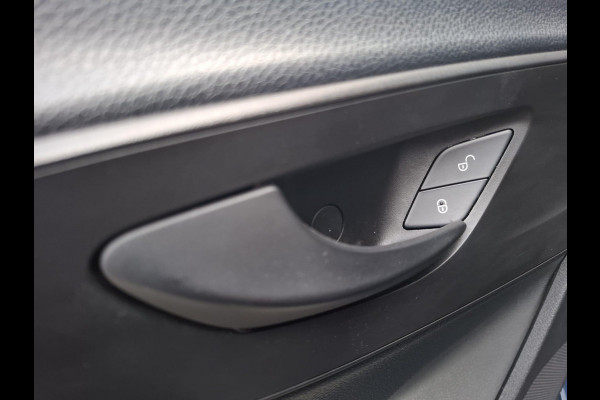 Mercedes-Benz Sprinter 311 2.2 CDI L2H2 - WDB9106331P133346 poetsen en foto’s maken