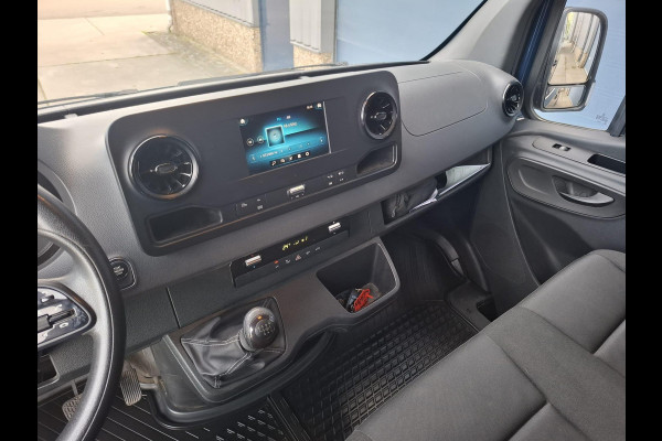 Mercedes-Benz Sprinter 311 2.2 CDI L2H2 - WDB9106331P133346 poetsen en foto’s maken