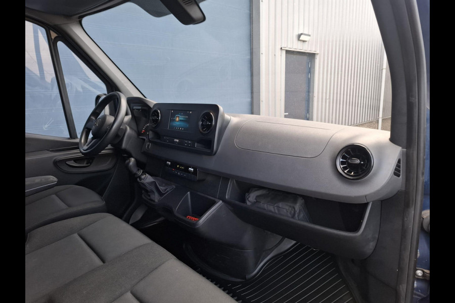 Mercedes-Benz Sprinter 311 2.2 CDI L2H2 - WDB9106331P133346 poetsen en foto’s maken