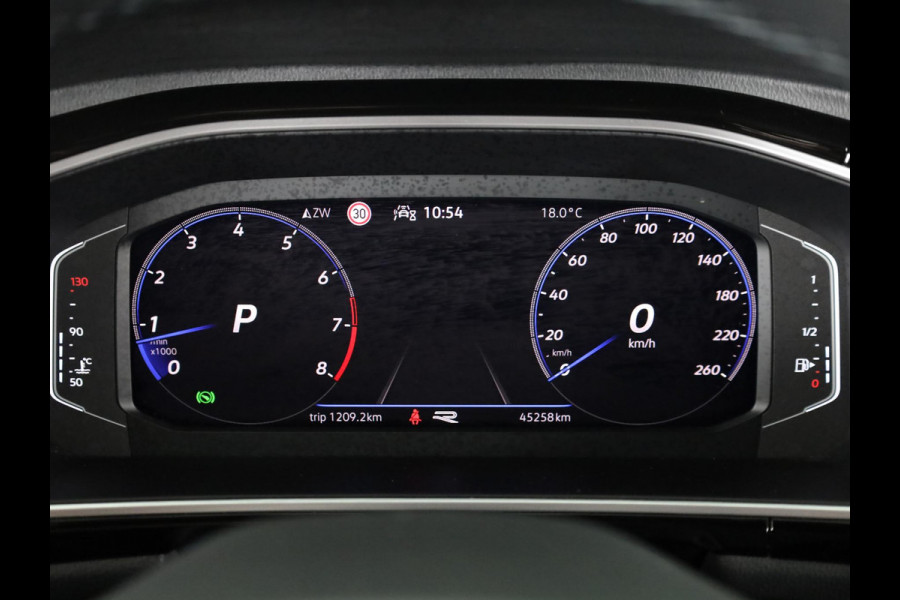Volkswagen T-Roc 1.5 TSI R-Line | DSG | Navigatie | Camera | Dodehoeksensoren |