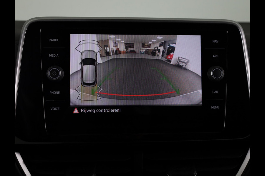 Volkswagen T-Roc 1.5 TSI R-Line | DSG | Navigatie | Camera | Dodehoeksensoren |