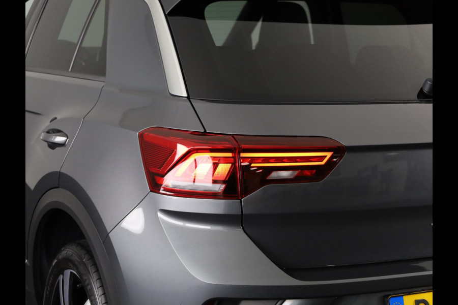 Volkswagen T-Roc 1.5 TSI R-Line | DSG | Navigatie | Camera | Dodehoeksensoren |
