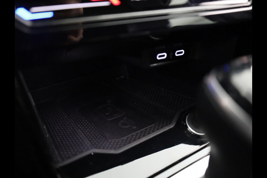 Volkswagen T-Roc 1.5 TSI R-Line | DSG | Navigatie | Camera | Dodehoeksensoren |