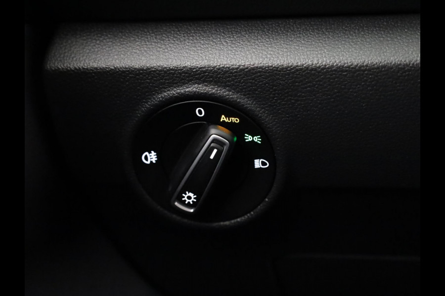 Volkswagen T-Roc 1.5 TSI R-Line | DSG | Navigatie | Camera | Dodehoeksensoren |