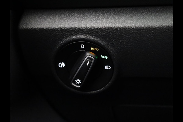 Volkswagen T-Roc 1.5 TSI R-Line | DSG | Navigatie | Camera | Dodehoeksensoren |