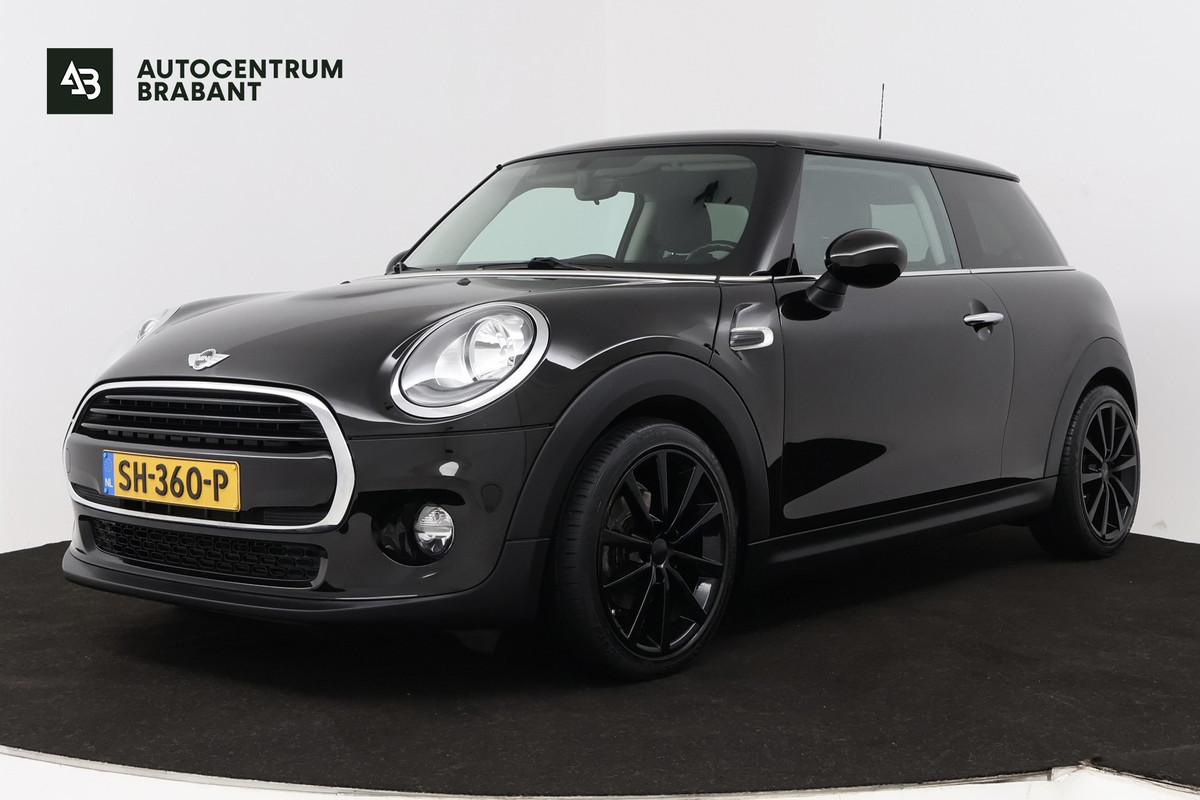 MINI Mini 1.5 Cooper Business (NAVIGATIE, CRUISE, PARKEERSENSOREN, STUURBEDIENING)