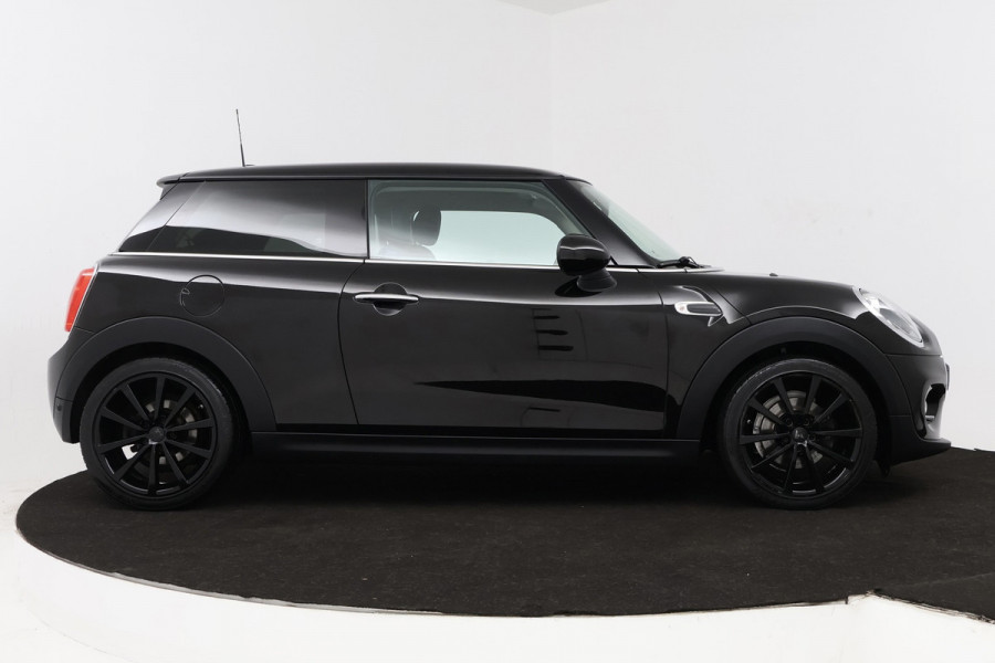 MINI Mini 1.5 Cooper Business (NAVIGATIE, CRUISE, PARKEERSENSOREN, STUURBEDIENING)