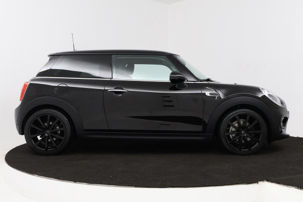MINI Mini 1.5 Cooper Business (NAVIGATIE, CRUISE, PARKEERSENSOREN, STUURBEDIENING)