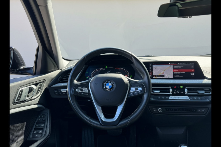 BMW 1-serie 118i 136PK AUT. HIGH EXECUTIVE TREKHAAK/LEDER/PANORAMADAK