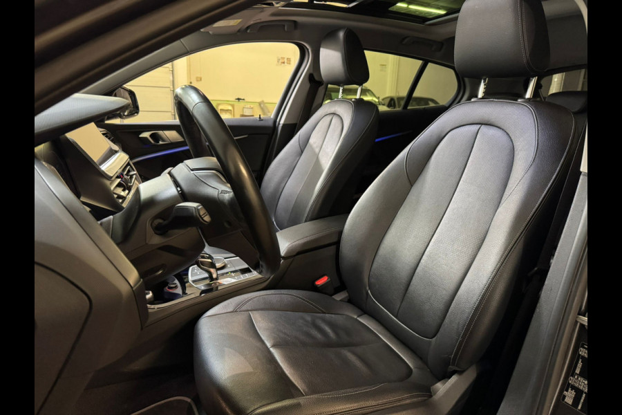 BMW 1-serie 118i 136PK AUT. HIGH EXECUTIVE TREKHAAK/LEDER/PANORAMADAK
