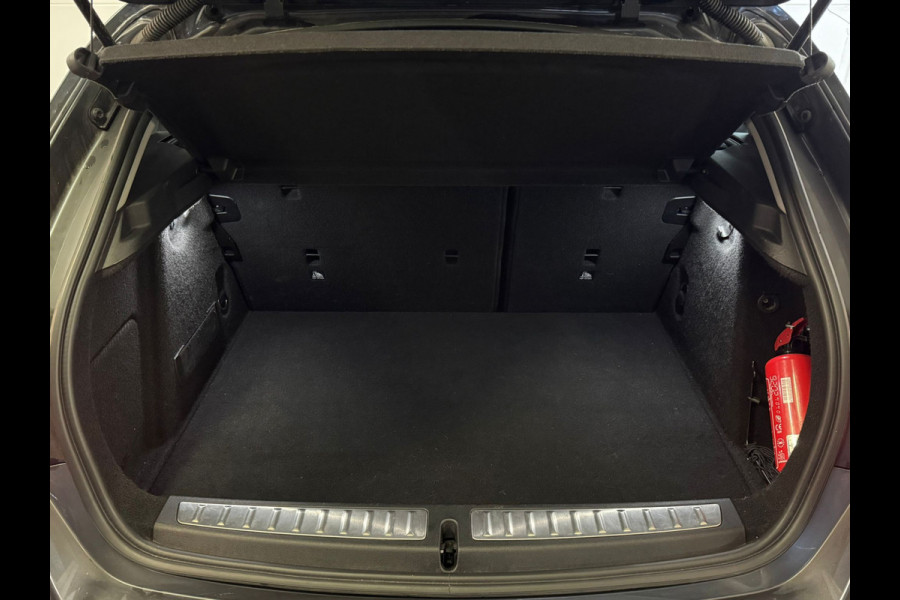 BMW 1-serie 118i 136PK AUT. HIGH EXECUTIVE TREKHAAK/LEDER/PANORAMADAK