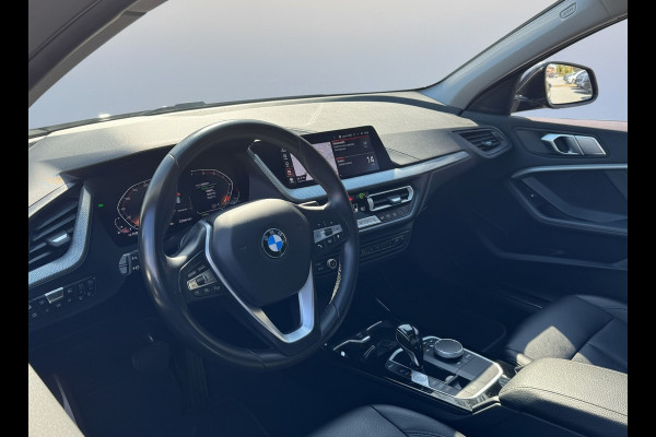 BMW 1-serie 118i 136PK AUT. HIGH EXECUTIVE TREKHAAK/LEDER/PANORAMADAK