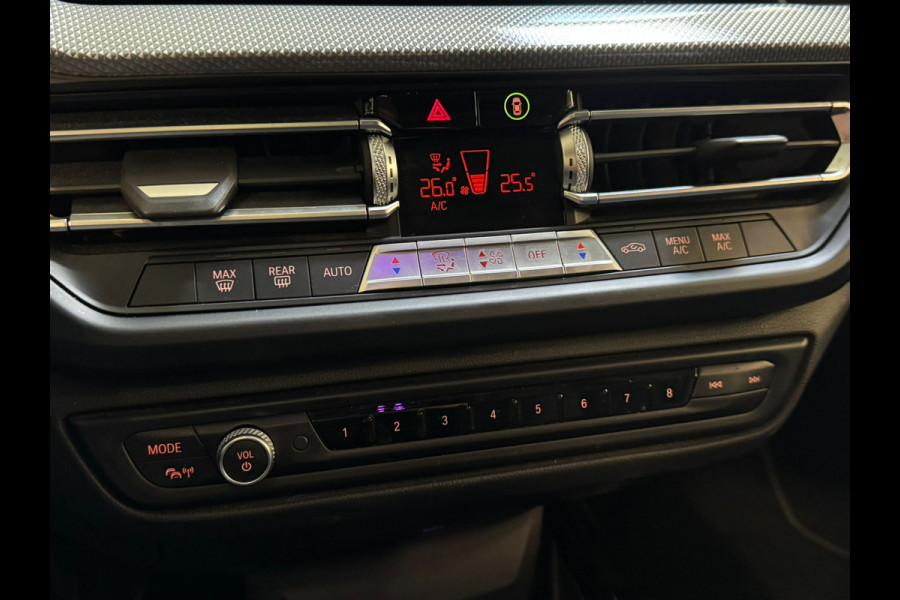 BMW 1-serie 118i 136PK AUT. HIGH EXECUTIVE TREKHAAK/LEDER/PANORAMADAK
