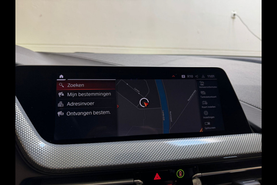 BMW 1-serie 118i 136PK AUT. HIGH EXECUTIVE TREKHAAK/LEDER/PANORAMADAK