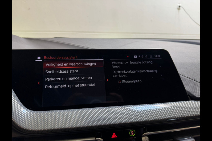 BMW 1-serie 118i 136PK AUT. HIGH EXECUTIVE TREKHAAK/LEDER/PANORAMADAK