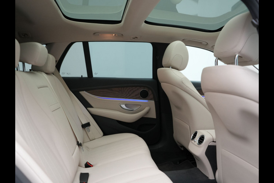 Mercedes-Benz E-Klasse Estate 300 e AMG Line PHEV 320pk Dealer O.H. | Panodak | Adaptive Cruise | 360 Camera | Multi Beam LED | Lederen Sportstoelen Verwarmd | Sfeerverlichting | Apple Carplay | Navigatie | DAB | Plug In Hybrid |