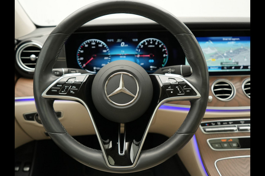 Mercedes-Benz E-Klasse Estate 300 e AMG Line PHEV 320pk Dealer O.H. | Panodak | Adaptive Cruise | 360 Camera | Multi Beam LED | Lederen Sportstoelen Verwarmd | Sfeerverlichting | Apple Carplay | Navigatie | DAB | Plug In Hybrid |