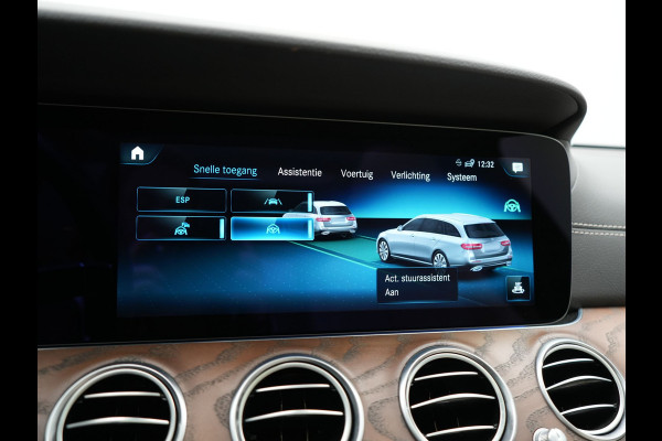 Mercedes-Benz E-Klasse Estate 300 e AMG Line PHEV 320pk Dealer O.H. | Panodak | Adaptive Cruise | 360 Camera | Multi Beam LED | Lederen Sportstoelen Verwarmd | Sfeerverlichting | Apple Carplay | Navigatie | DAB | Plug In Hybrid |
