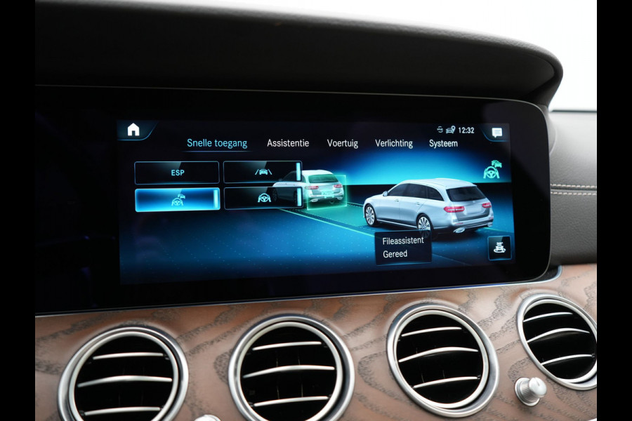 Mercedes-Benz E-Klasse Estate 300 e AMG Line PHEV 320pk Dealer O.H. | Panodak | Adaptive Cruise | 360 Camera | Multi Beam LED | Lederen Sportstoelen Verwarmd | Sfeerverlichting | Apple Carplay | Navigatie | DAB | Plug In Hybrid |