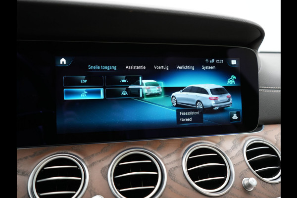 Mercedes-Benz E-Klasse Estate 300 e AMG Line PHEV 320pk Dealer O.H. | Panodak | Adaptive Cruise | 360 Camera | Multi Beam LED | Lederen Sportstoelen Verwarmd | Sfeerverlichting | Apple Carplay | Navigatie | DAB | Plug In Hybrid |