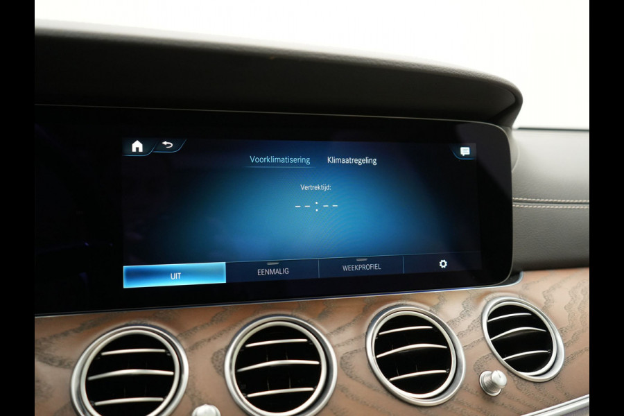 Mercedes-Benz E-Klasse Estate 300 e AMG Line PHEV 320pk Dealer O.H. | Panodak | Adaptive Cruise | 360 Camera | Multi Beam LED | Lederen Sportstoelen Verwarmd | Sfeerverlichting | Apple Carplay | Navigatie | DAB | Plug In Hybrid |