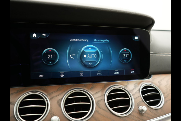 Mercedes-Benz E-Klasse Estate 300 e AMG Line PHEV 320pk Dealer O.H. | Panodak | Adaptive Cruise | 360 Camera | Multi Beam LED | Lederen Sportstoelen Verwarmd | Sfeerverlichting | Apple Carplay | Navigatie | DAB | Plug In Hybrid |