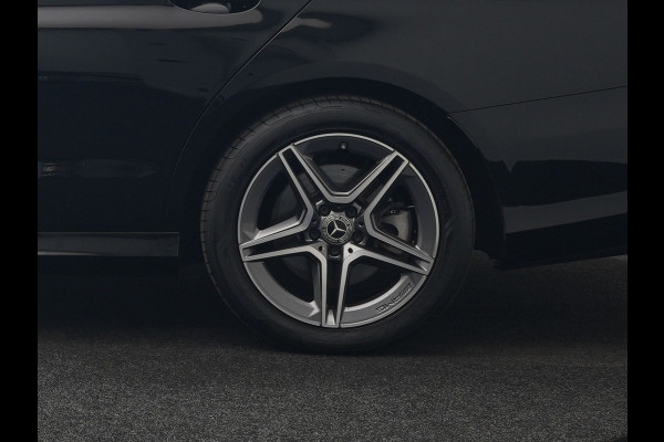 Mercedes-Benz E-Klasse Estate 300 e AMG Line PHEV 320pk Dealer O.H. | Panodak | Adaptive Cruise | 360 Camera | Multi Beam LED | Lederen Sportstoelen Verwarmd | Sfeerverlichting | Apple Carplay | Navigatie | DAB | Plug In Hybrid |