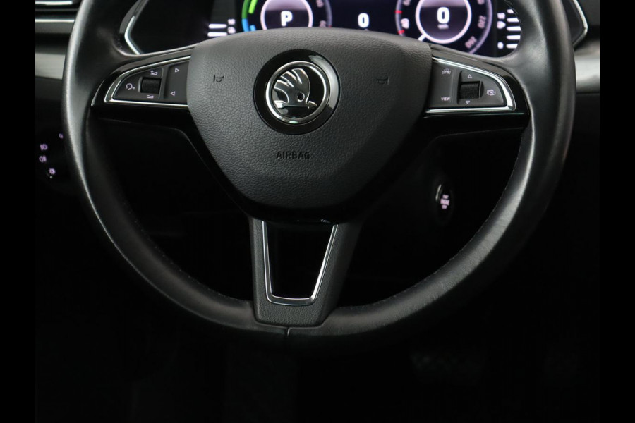 Škoda Superb 1.4 TSI iV Business Edition Plus | SOH 88,8% | Panoramadak | Leder/Alcantara | Stoelverwarming | Camera | Carplay | Park Assist | Virtual Cockpit | Achterbankverwarming | PHEV | Plug In