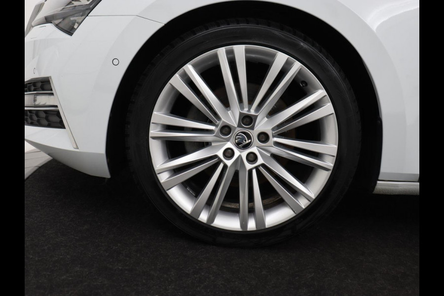 Škoda Superb 1.4 TSI iV Business Edition Plus | SOH 88,8% | Panoramadak | Leder/Alcantara | Stoelverwarming | Camera | Carplay | Park Assist | Virtual Cockpit | Achterbankverwarming | PHEV | Plug In