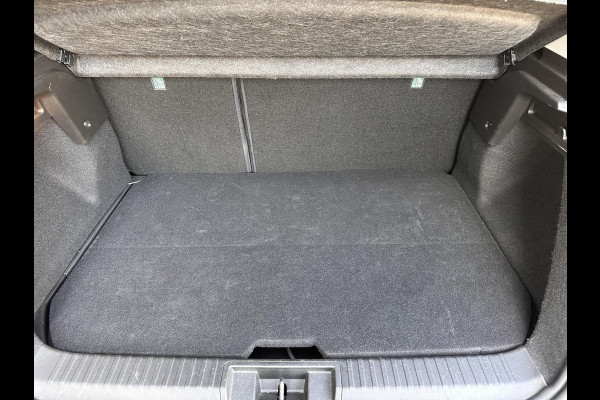 Renault Captur 1.6 E-Tech Plug-in Hybrid 160 Initiale Paris | TWO TONE | Leder | stuur/stoelverwarming | DAB Ontvanger |