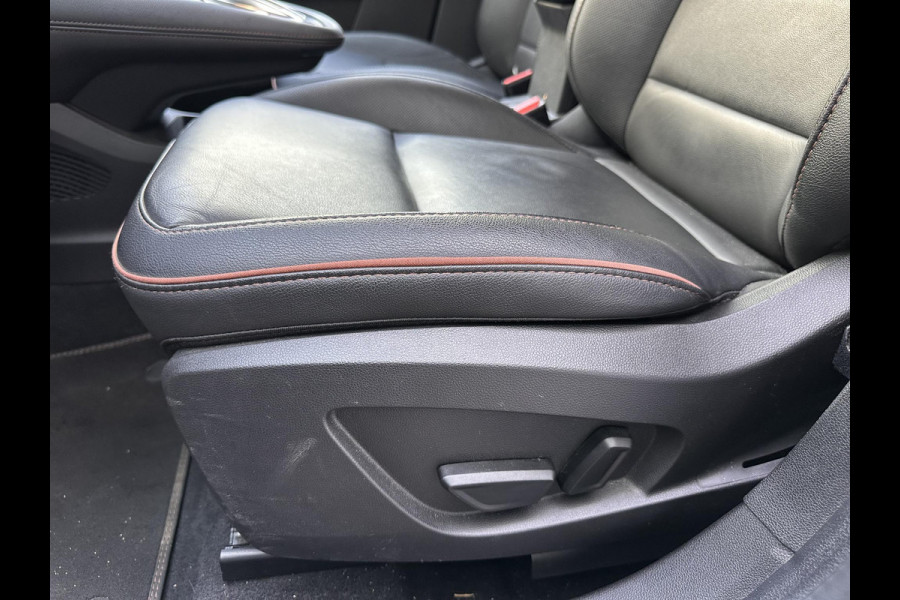 Renault Captur 1.6 E-Tech Plug-in Hybrid 160 Initiale Paris | TWO TONE | Leder | stuur/stoelverwarming | DAB Ontvanger |