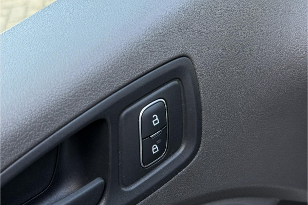 Ford Transit Connect 1.0 L1 | BPM VRIJ | Airco | Camera | Multimedia | 3-zits | NAVI | Bluetooth | PDC