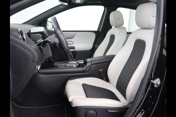 Mercedes-Benz B-Klasse 250e Advantage | SOH 99% | Panoramadak | Half leder | Widescreen | Camera | Park Assist | Dodehoek detectie | Full LED | Navigatie | Bluetooth | PHEV | Plug In