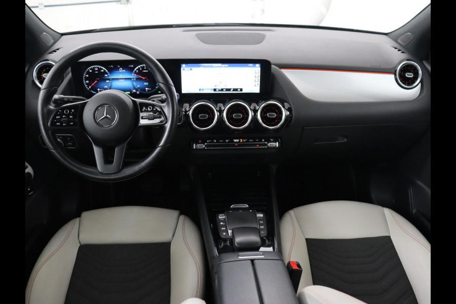 Mercedes-Benz B-Klasse 250e Advantage | SOH 99% | Panoramadak | Half leder | Widescreen | Camera | Park Assist | Dodehoek detectie | Full LED | Navigatie | Bluetooth | PHEV | Plug In