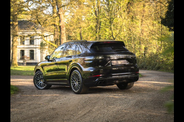 Porsche Cayenne 4.0 Turbo | 2e eigenaar | Pano-dak | Keramisch | 3D Surround View
