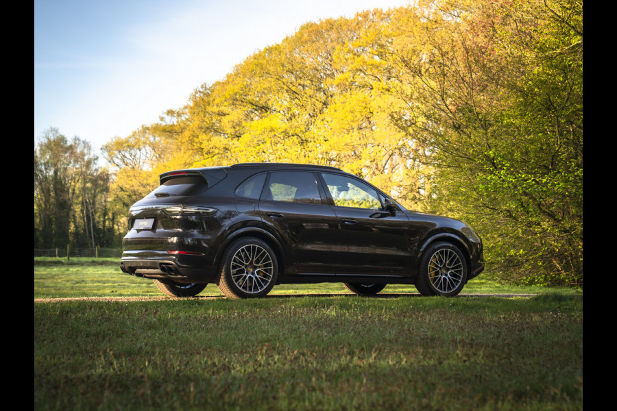 Porsche Cayenne 4.0 Turbo | 2e eigenaar | Pano-dak | Keramisch | 3D Surround View
